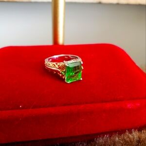 SILVER AND GOLD SETTING AUTHENTIC GREEN GARNET TSAVORITE .PRELOVED SIZE 9